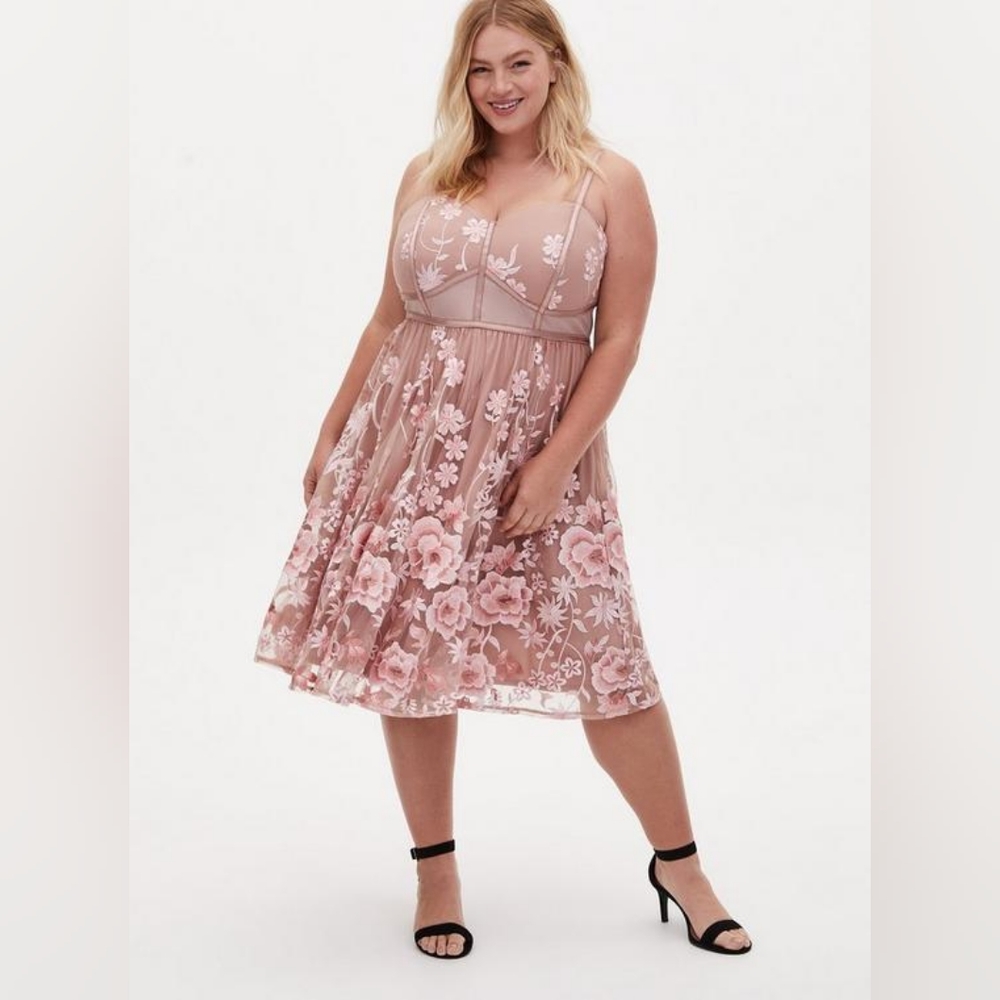Torrid Embroidered Dress sz 26